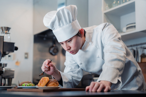 【年齢別】料理長の年収推移はキャリアアップとともに増える