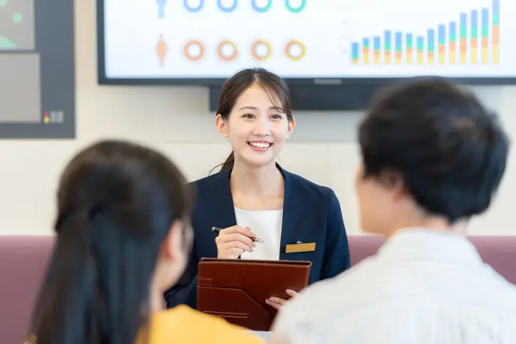 ブライダル業界はやめとけと言われる7つの理由！と給料事情や向いてる人の特徴